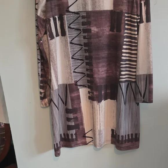 Long Sleeve Abstract Pattern Dress - Picture 2 of 5